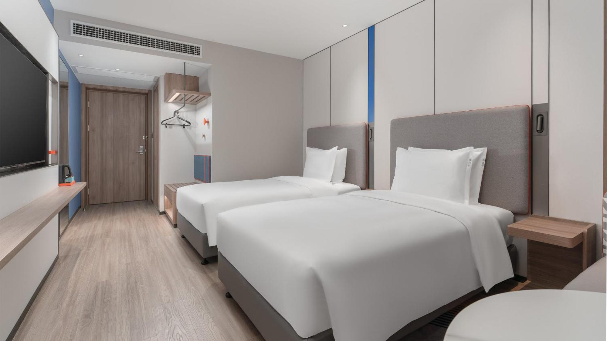 Holiday Inn Express Qingdao Shibei By Ihg Exteriör bild
