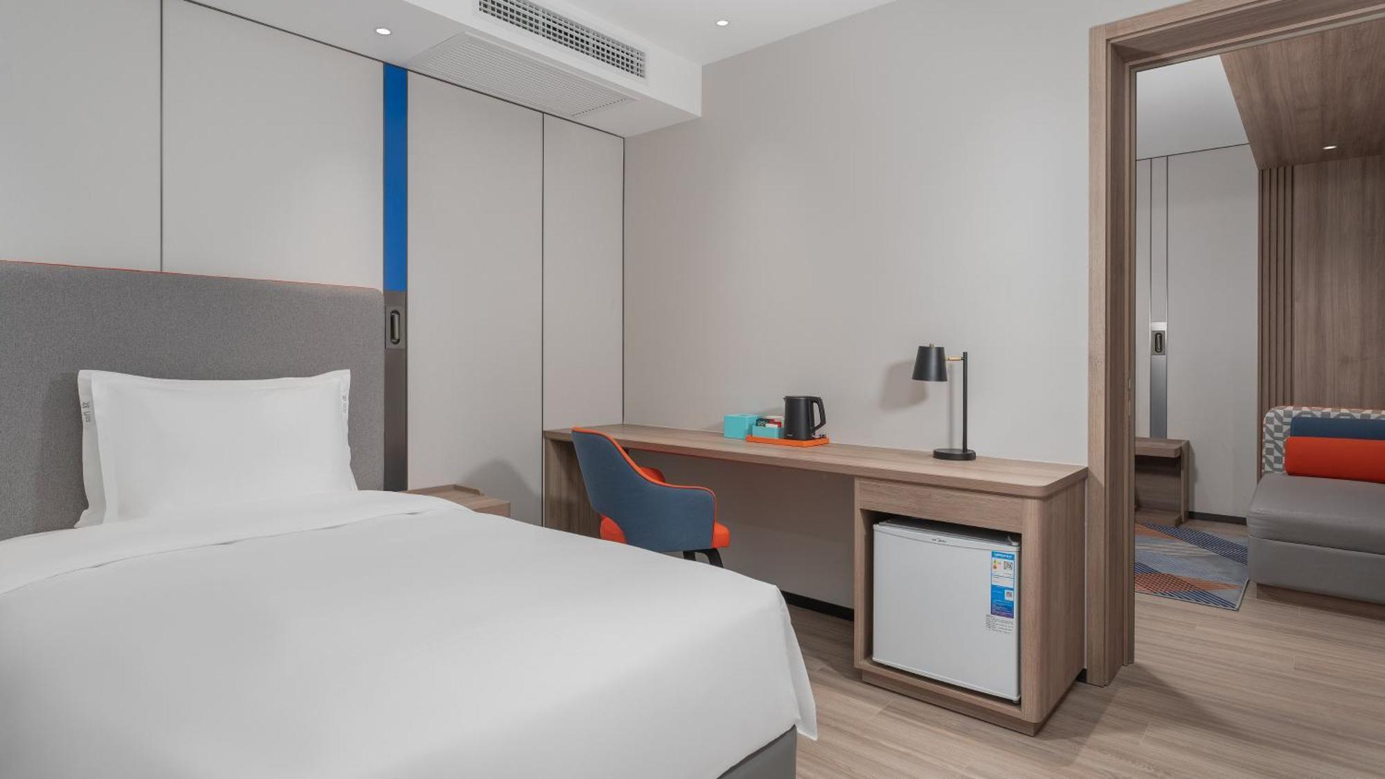 Holiday Inn Express Qingdao Shibei By Ihg Exteriör bild