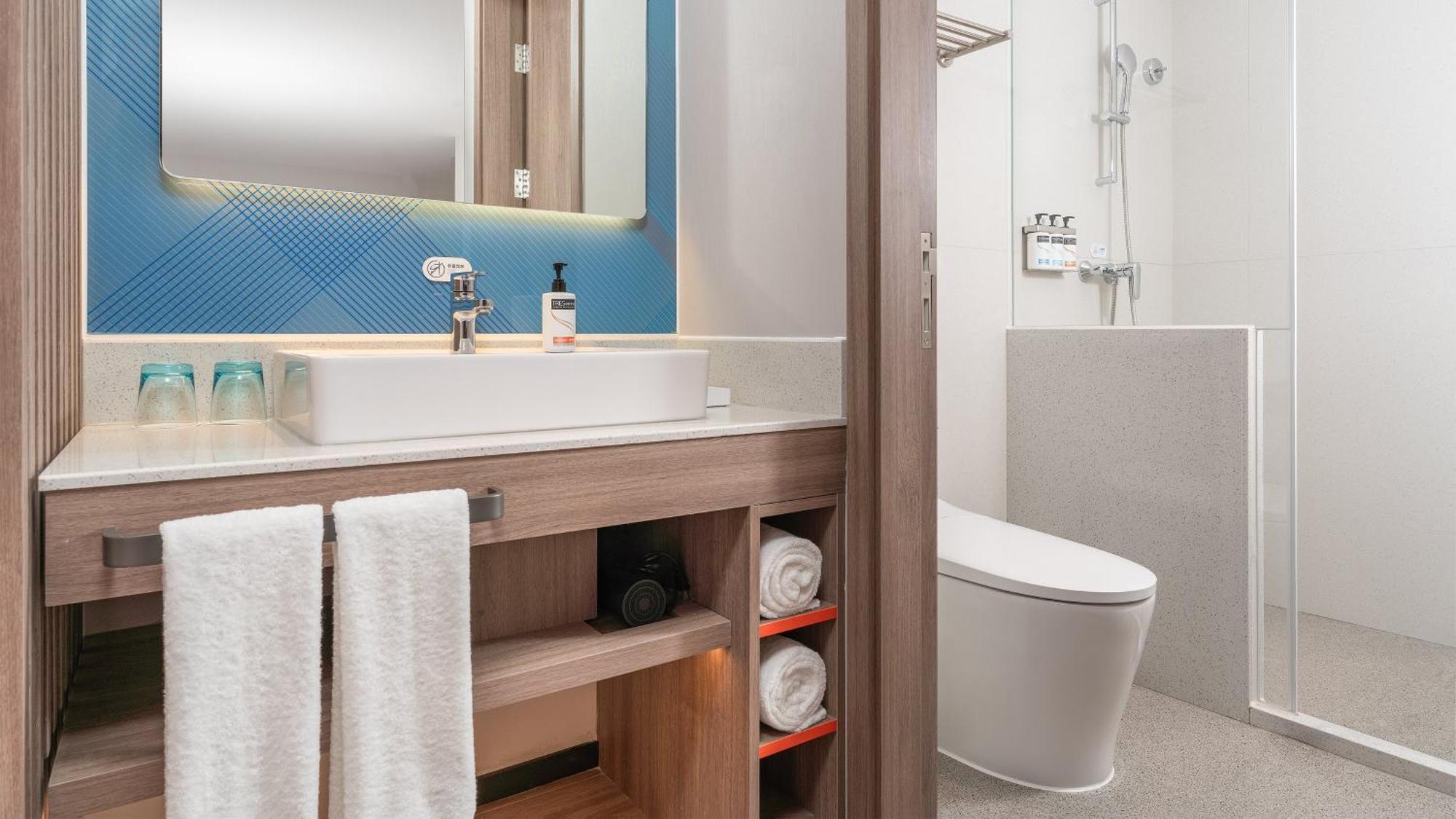 Holiday Inn Express Qingdao Shibei By Ihg Exteriör bild