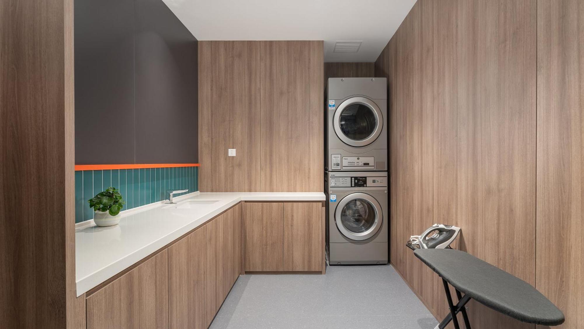 Holiday Inn Express Qingdao Shibei By Ihg Exteriör bild